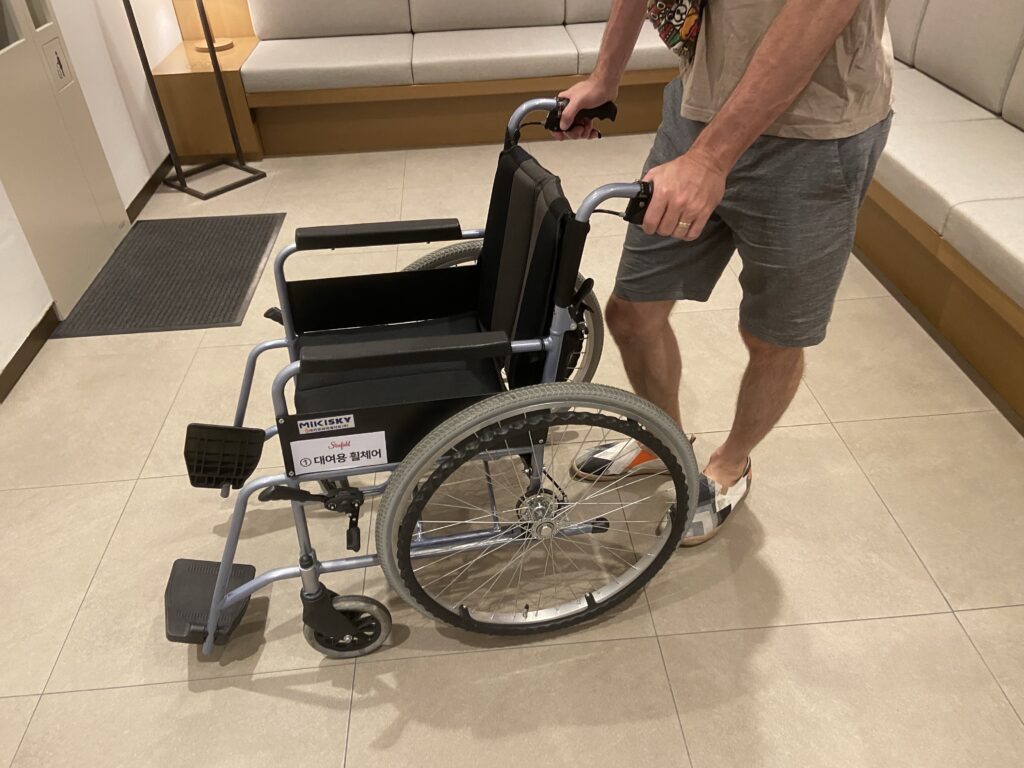 wheelchair rental at starfield mall